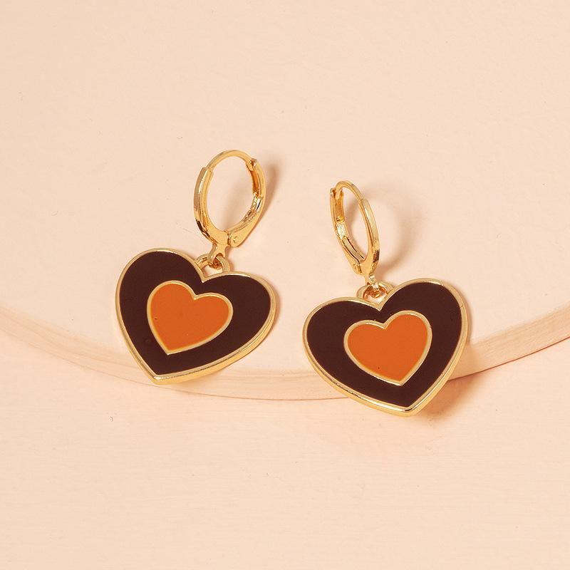 Heart-shaped dangling earrings