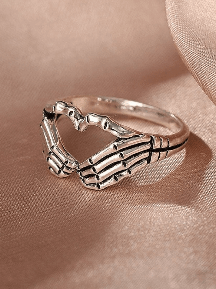 Heart Pattern Skull Ring