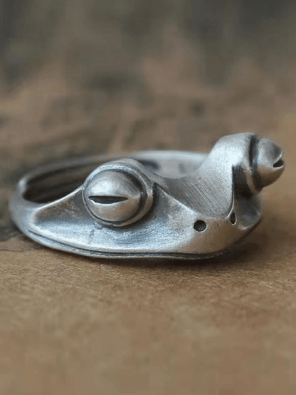 Vintage frog design cuff ring