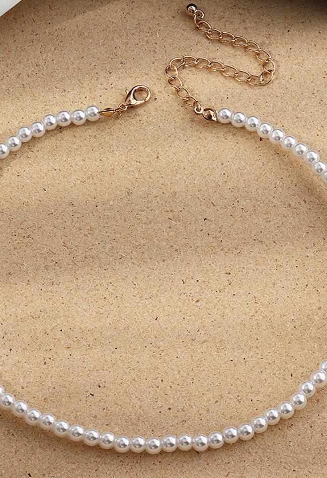 Elegant faux pearl necklace