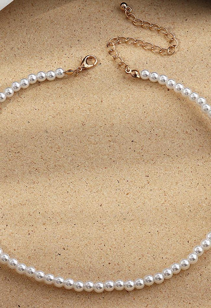 Elegant faux pearl necklace