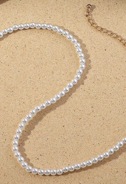 Elegant faux pearl necklace