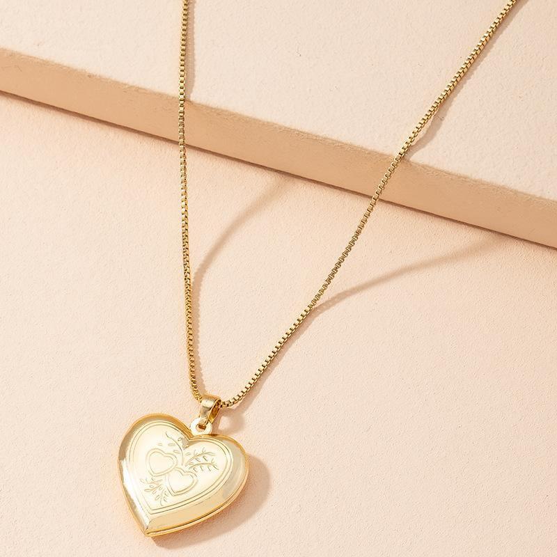 heart shaped pendant necklace