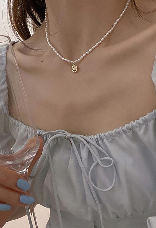 Elegant pearl pendant necklace
