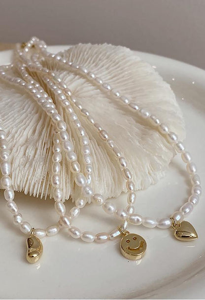 Elegant pearl pendant necklace