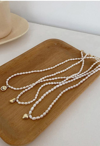 Elegant pearl pendant necklace