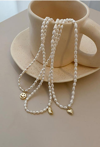 Elegant pearl pendant necklace