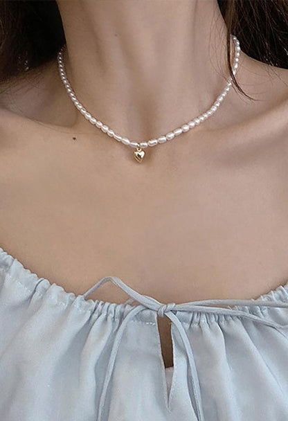 Elegant pearl pendant necklace
