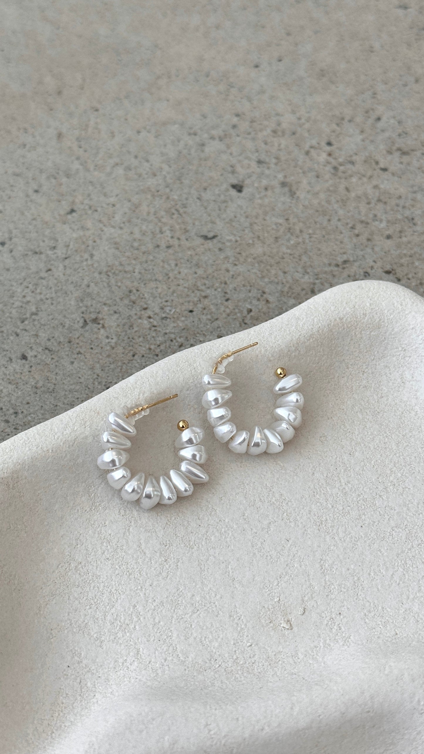 Yasar 18K Gold Pearl Hoop - Gold / Pearl