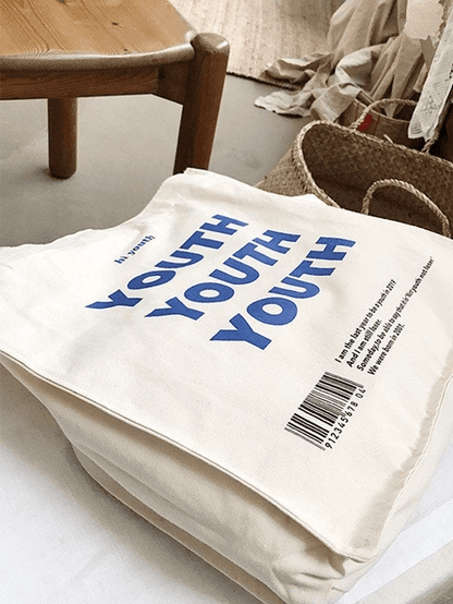 Graphic canvas tote bag with letter for young people