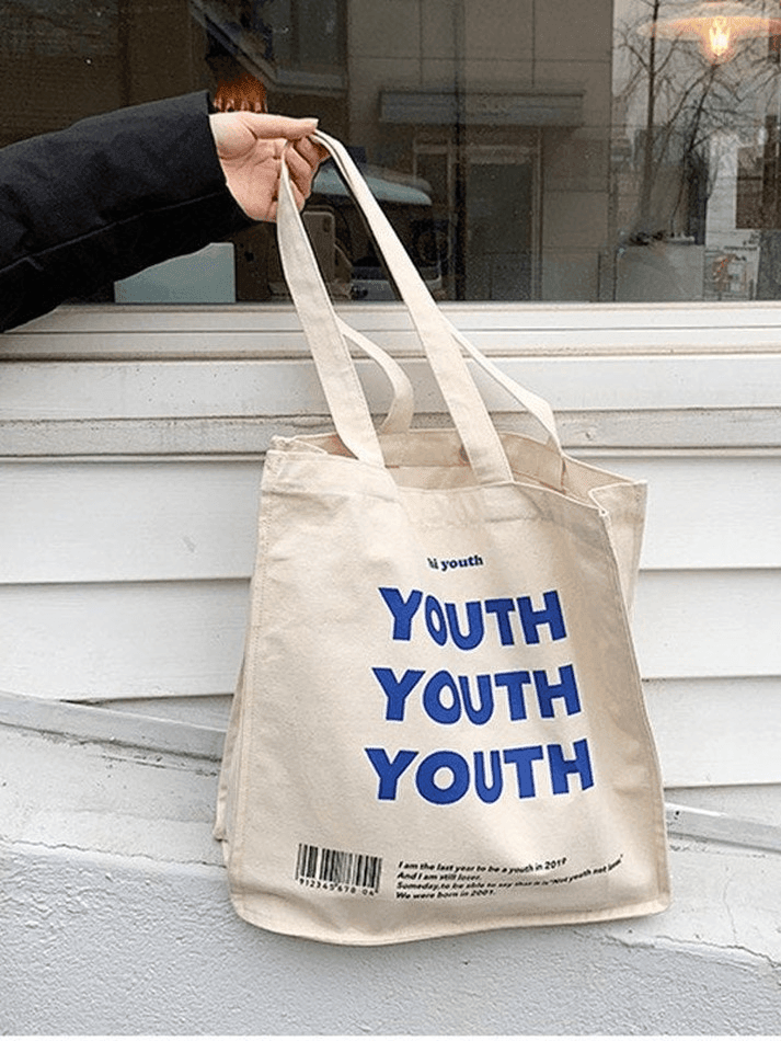 Graphic canvas tote bag with letter for young people